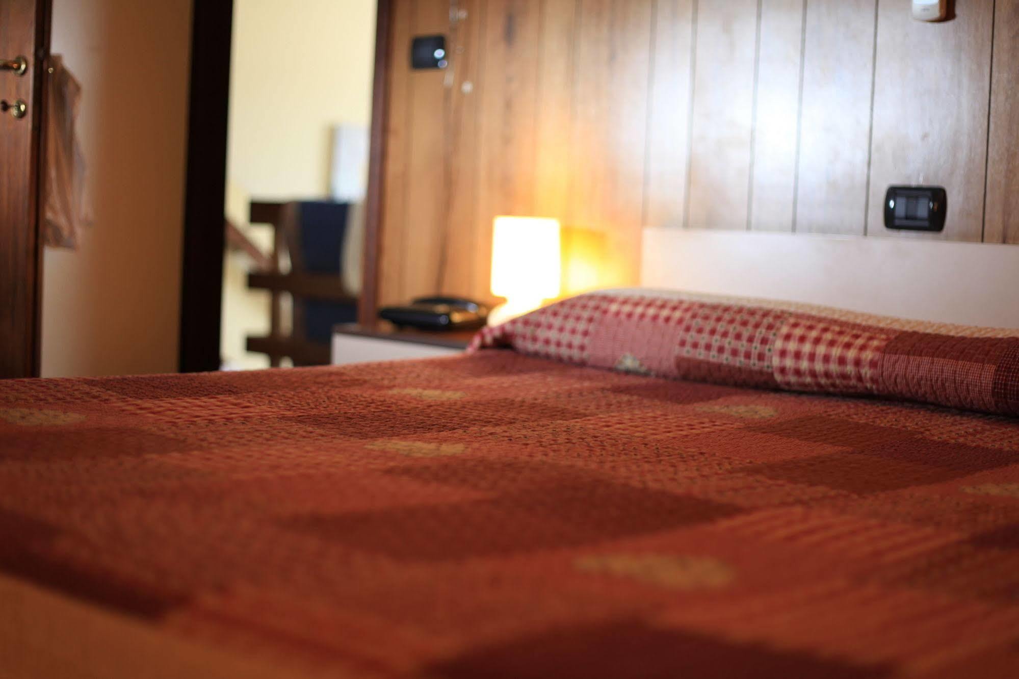 Albergo Il Cochino Montale  Екстериор снимка